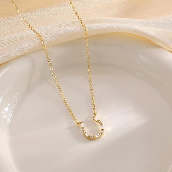 Neiman Marcus 14K Gold Plated Horseshoe Clover Pendant Necklace - Picture 5 of 5